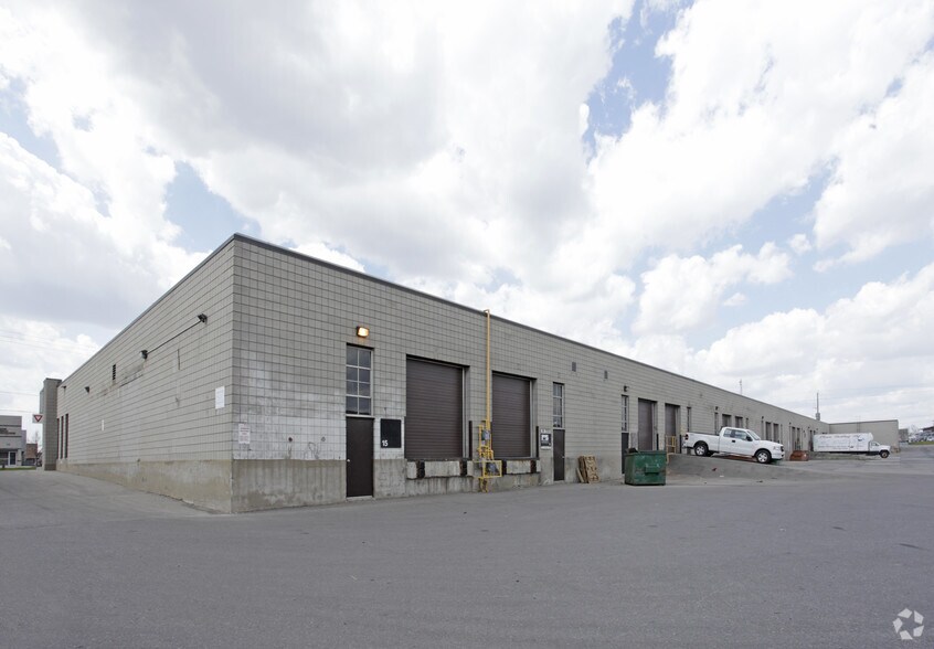 80 Hale Rd, Brampton, ON à vendre - Photo du bâtiment - Image 2 de 7