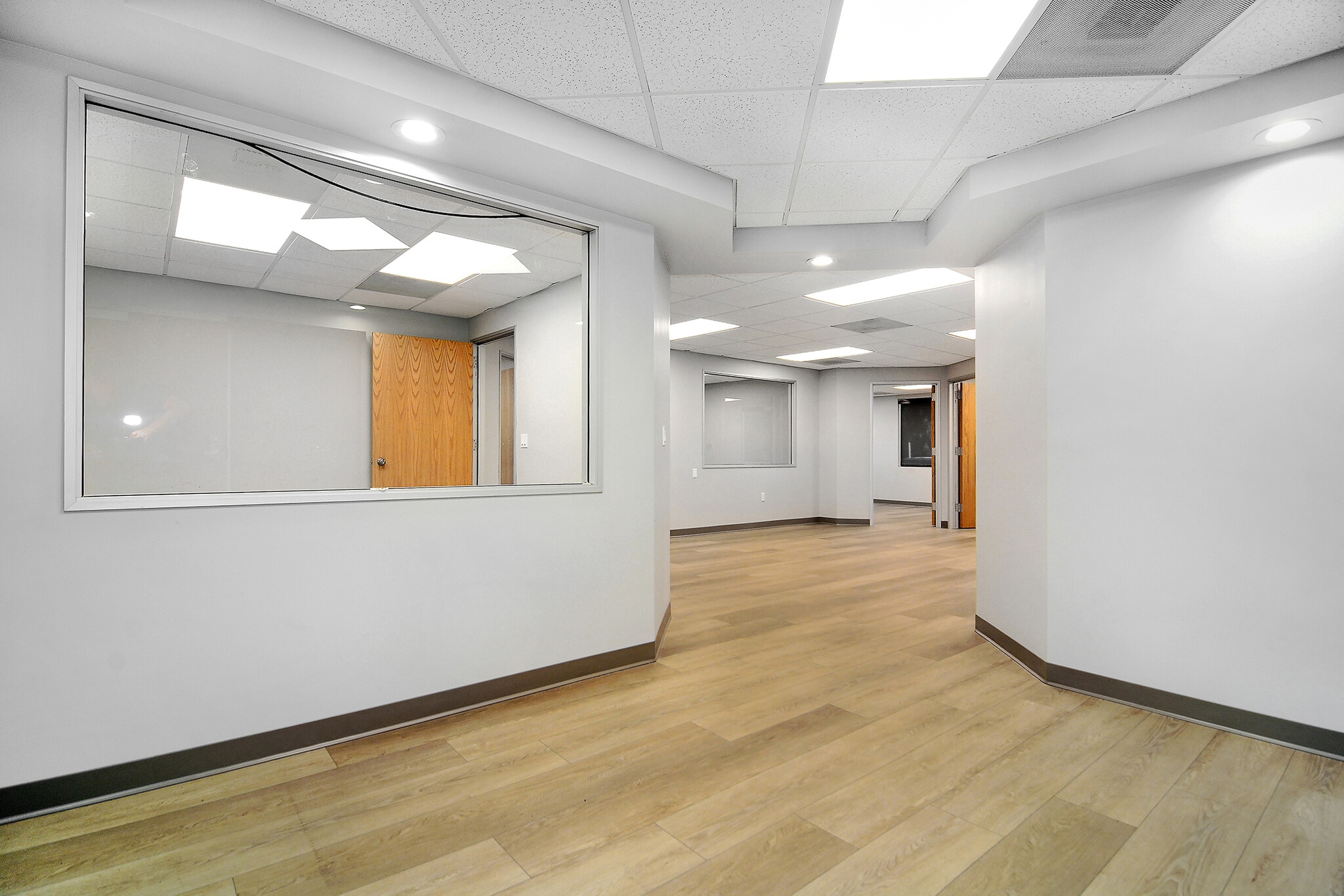 31225 La Baya Dr, Westlake Village, CA for lease Interior Photo- Image 1 of 2