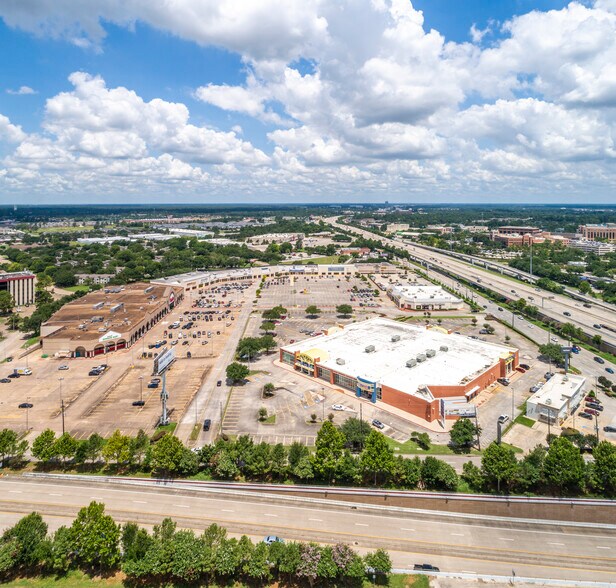 12900 Willowchase Dr, Houston, TX à louer - Photo du bâtiment - Image 3 de 3
