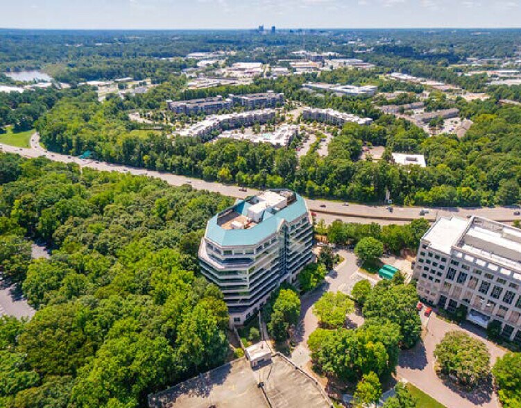 3200 Beechleaf Ct, Raleigh, NC à louer - Photo du bâtiment - Image 2 de 11