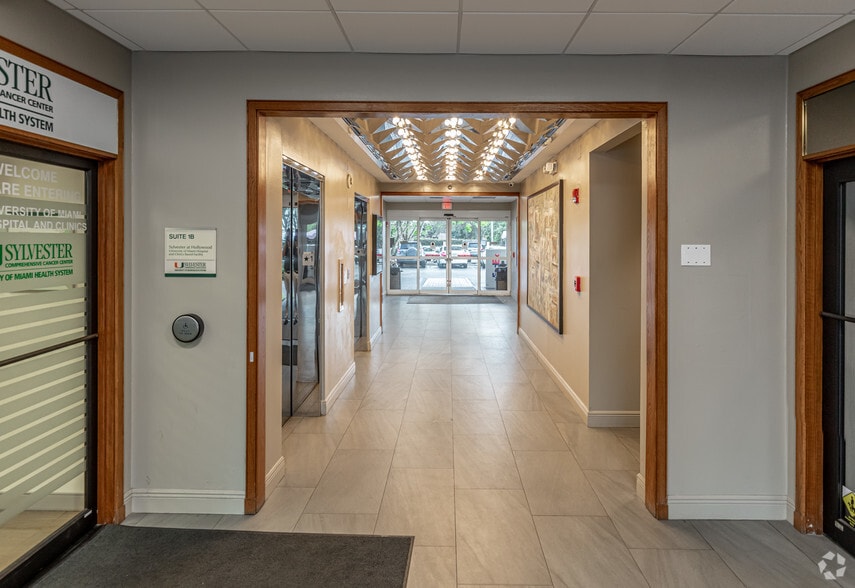 3850 Hollywood Blvd, Hollywood, FL for sale - Lobby - Image 2 of 12