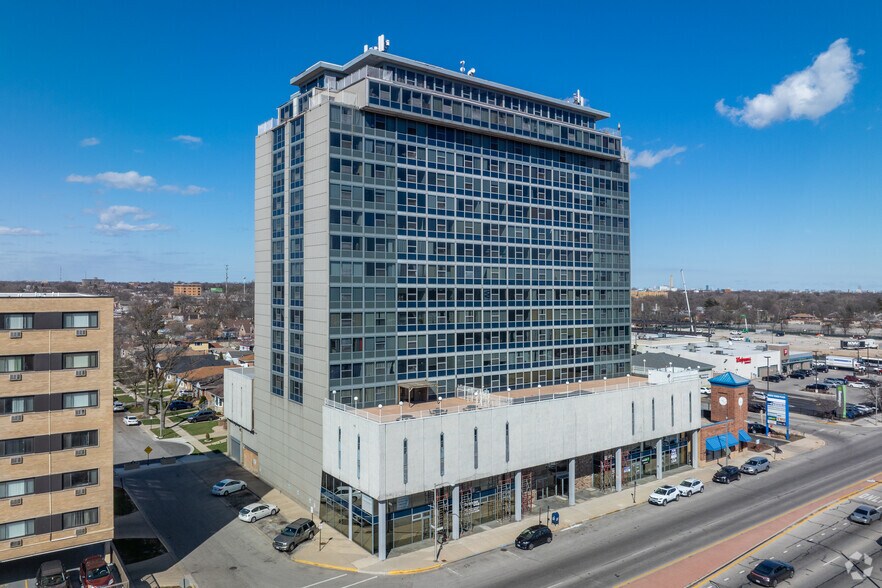 Office/Retail condos totaling 7,970 SF portefeuille de 3 propriétés à vendre sur LoopNet.ca - Photo principale - Image 1 de 15
