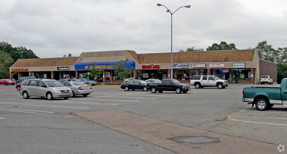 2485 Warwick Ave, Warwick, RI à louer - Photo du bâtiment - Image 2 de 7