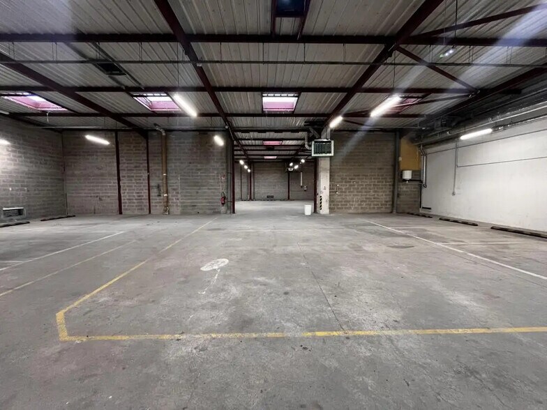 Flex dans Neuilly-sur-Marne à louer - Photo du bâtiment - Image 1 de 19