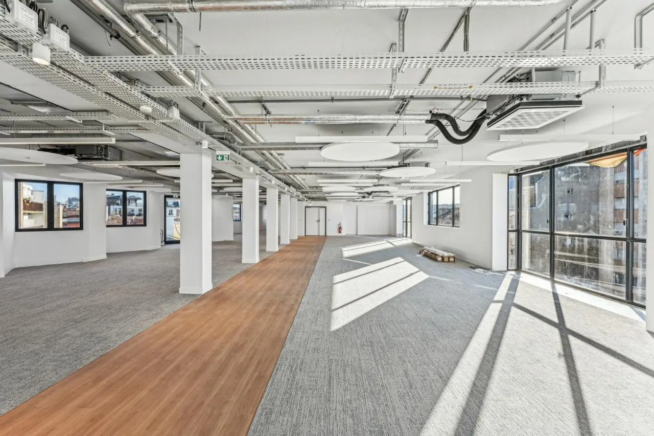 Office in Boulogne-Billancourt for lease Interior Photo- Image 1 of 1