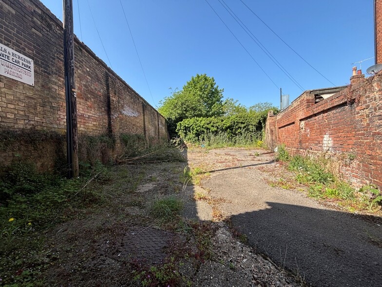 20 Bridge St, Leighton Buzzard for lease - Building Photo - Image 2 of 2