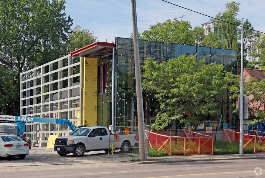 91 Sheppard Ave E, Toronto, ON à vendre - Photo principale - Image 1 de 1