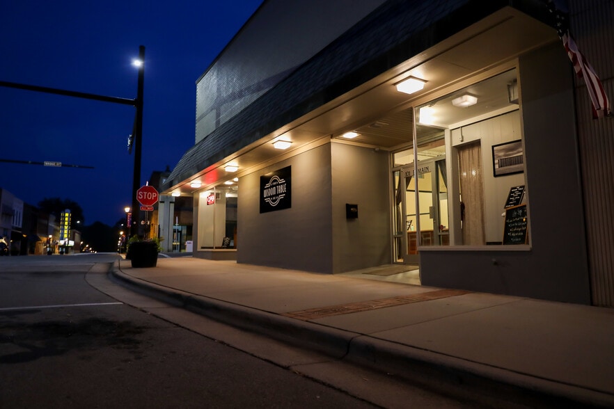 101 E Main St, Elkin, NC for sale - Building Photo - Image 3 of 18