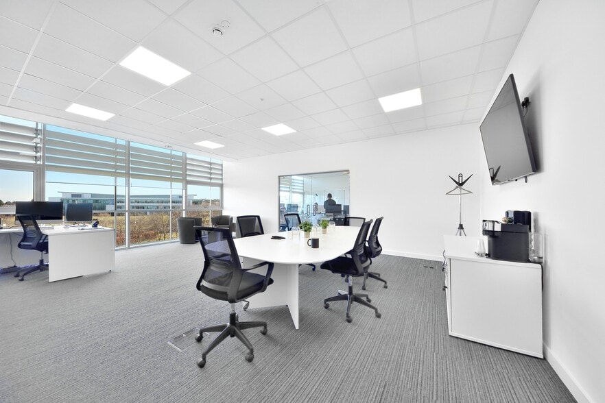 Rosebank, Livingston for lease - Interior Photo - Image 3 of 6