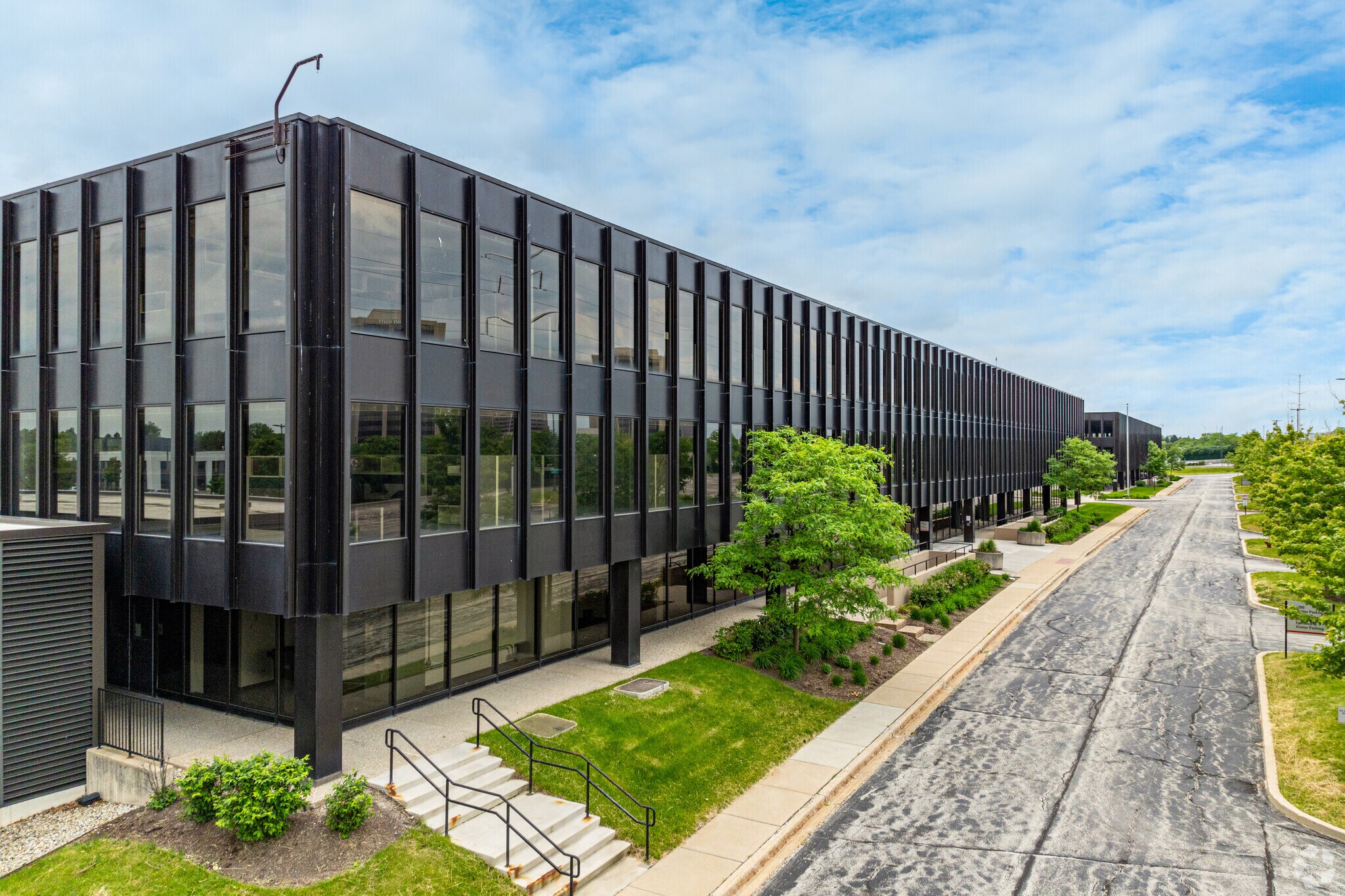 2200 Kensington Ct, Oak Brook, IL for lease Building Photo- Image 1 of 3