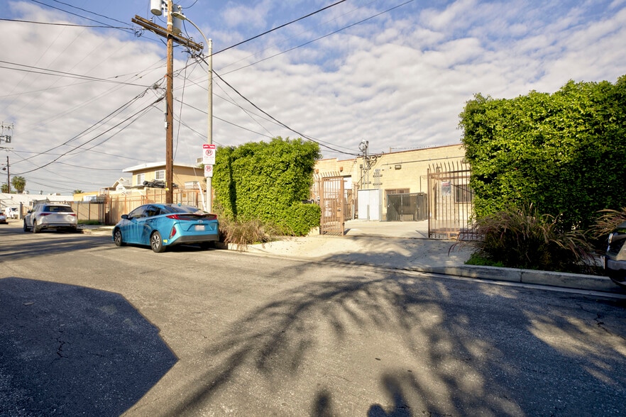 18417 Bryant St, Northridge, CA à vendre - Photo du bâtiment - Image 3 de 47