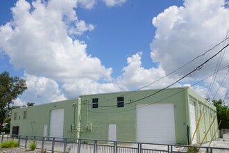 821 27th St, West Palm Beach, FL for lease Interior Photo- Image 1 of 9