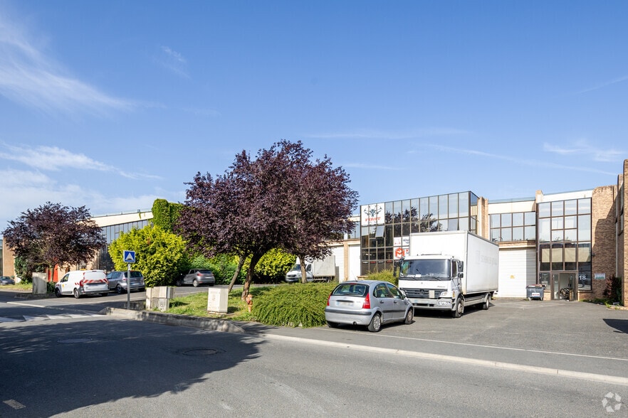4 Rue Jacques Robert, Le Thillay for lease - Building Photo - Image 3 of 5