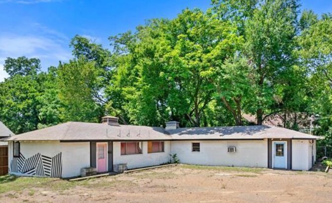 207 S College St, Lindale, TX à vendre - Photo du bâtiment - Image 2 de 2
