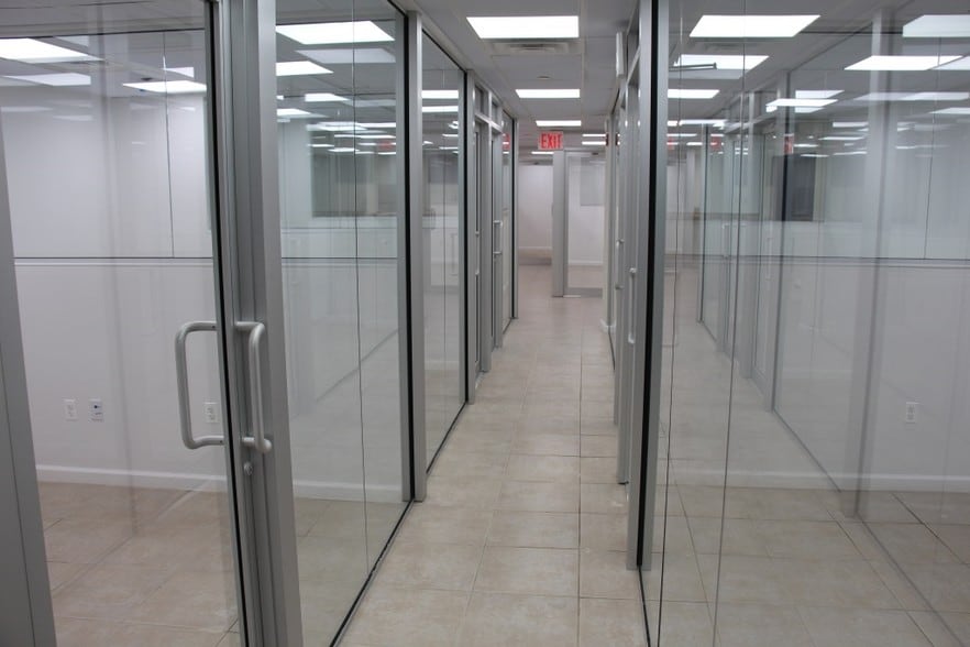 2801 Emmons Ave, Brooklyn, NY for lease - Interior Photo - Image 3 of 9