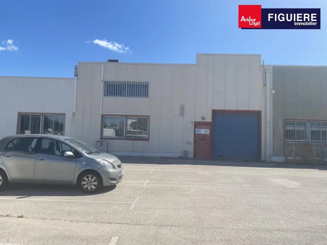 Flex in Martigues for lease Building Photo- Image 1 of 14