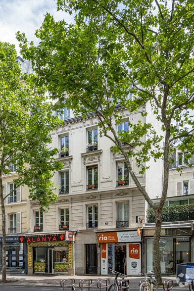 Retail in Paris for lease - Building Photo - Image 2 of 2