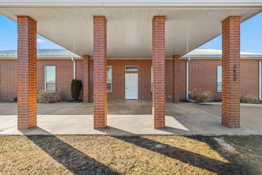 2402 S 29th St, Chickasha, OK à vendre - Photo du bâtiment - Image 2 de 22