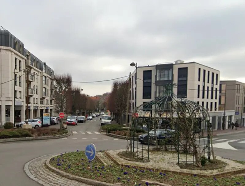 Commerce de détail dans Le Chesnay-Rocquencourt à louer Photo du bâtiment- Image 1 de 3