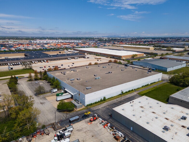 6721 W 73rd St, Bedford Park, IL for sale - Building Photo - Image 2 of 11