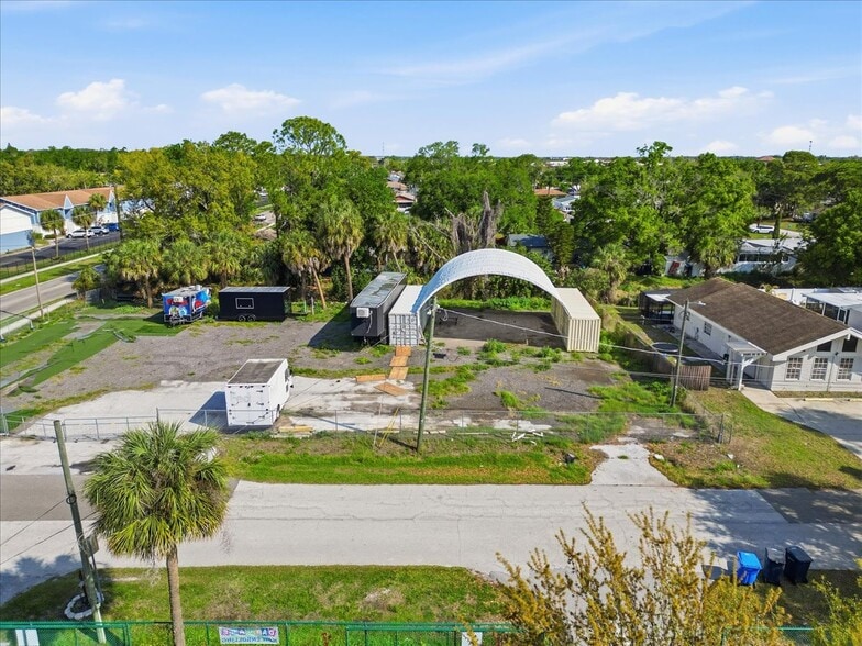 7511 Winchester Dr, Tampa, FL à vendre - Photo du bâtiment - Image 3 de 13