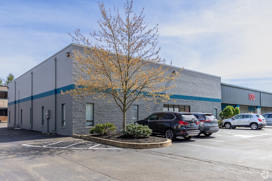 1850 County Line Rd, Huntingdon Valley, PA for lease - Building Photo - Image 3 of 6