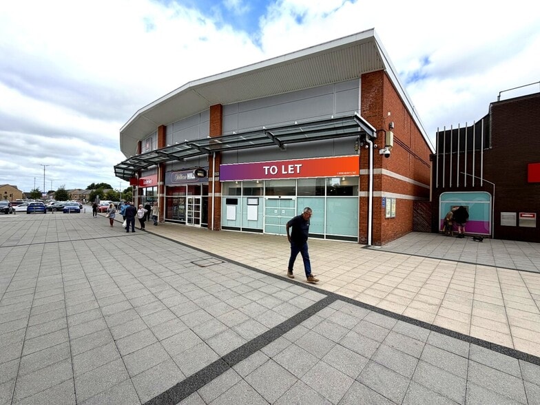 1-12 Pavilion Shopping Centre, Thornaby for lease - Building Photo - Image 2 of 9