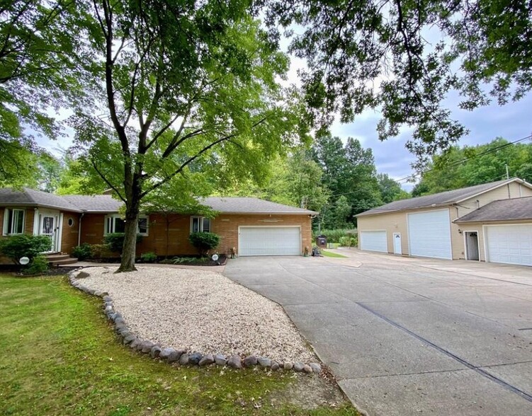 15247 Marks Rd, Strongsville, OH for sale - Primary Photo - Image 1 of 3