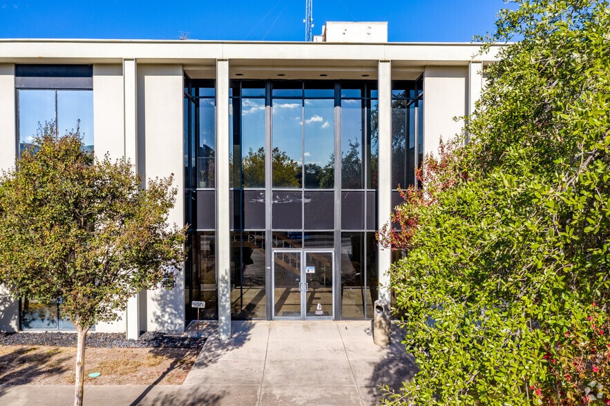 4203 Woodcock Dr, San Antonio, TX for sale - Building Photo - Image 1 of 2