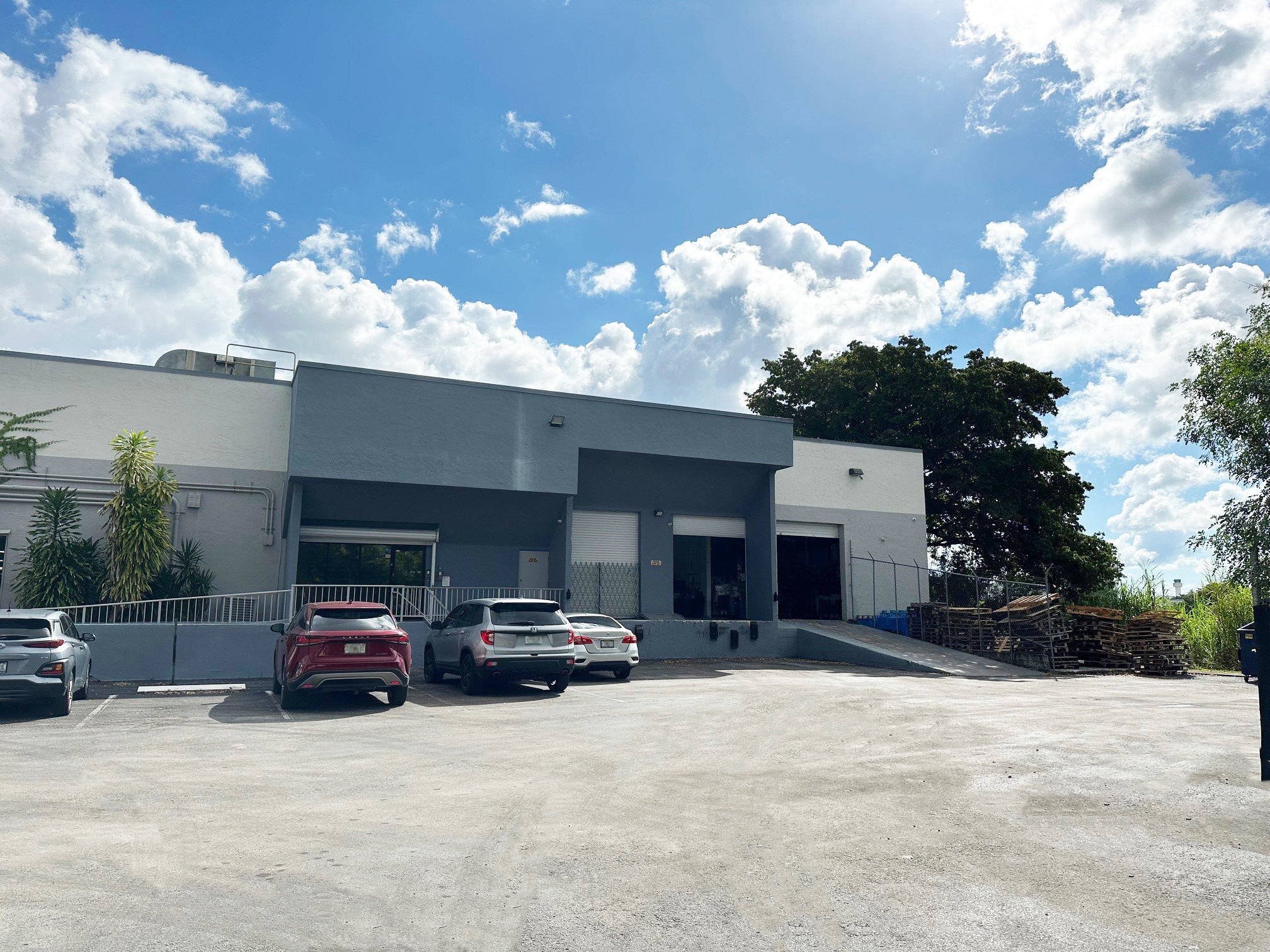 5120-5130 NW 165th St, Hialeah, FL for lease Primary Photo- Image 1 of 6