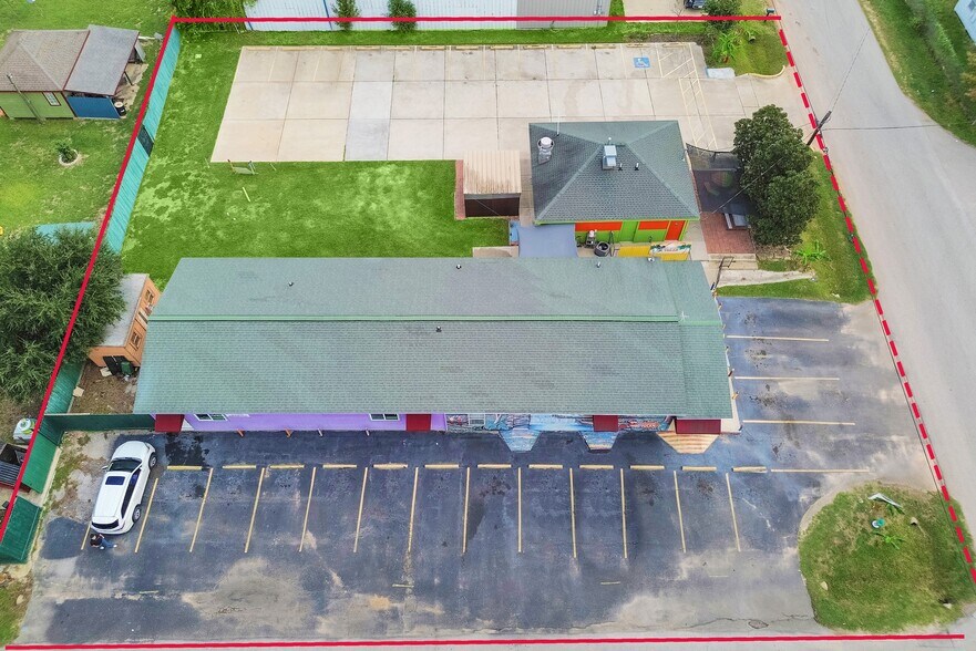 518 Mill Ave, Conroe, TX à vendre - Aérien - Image 2 de 54