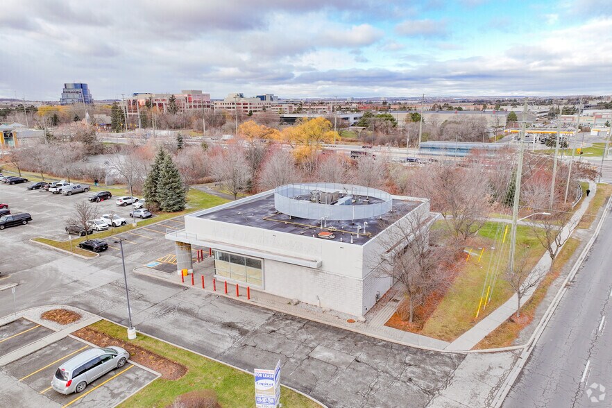 8502 Woodbine Ave, Markham, ON à louer - Photo du bâtiment - Image 3 de 3