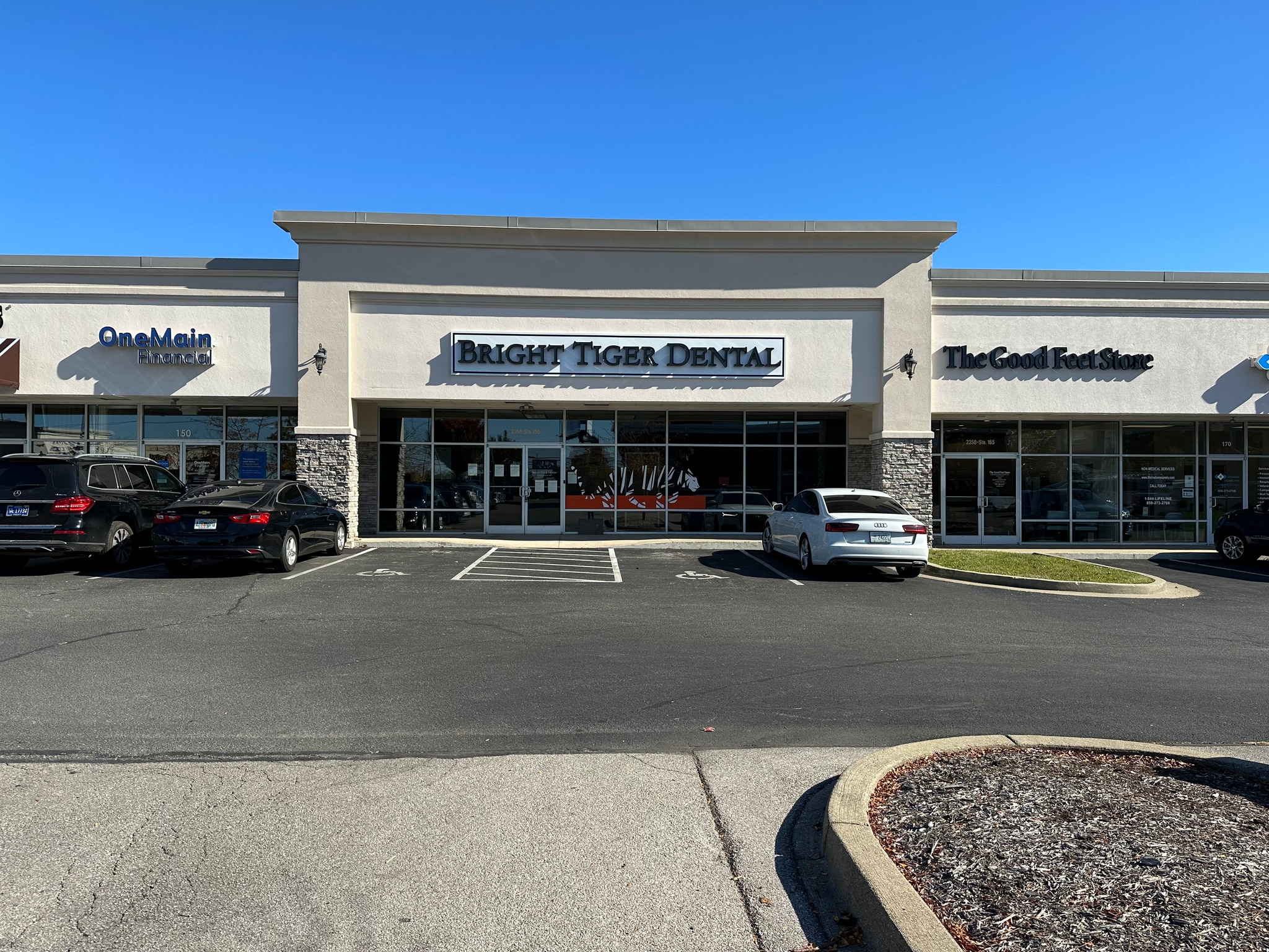 2348-2358 Nicholasville Rd, Lexington, KY à louer Photo du bâtiment- Image 1 de 3