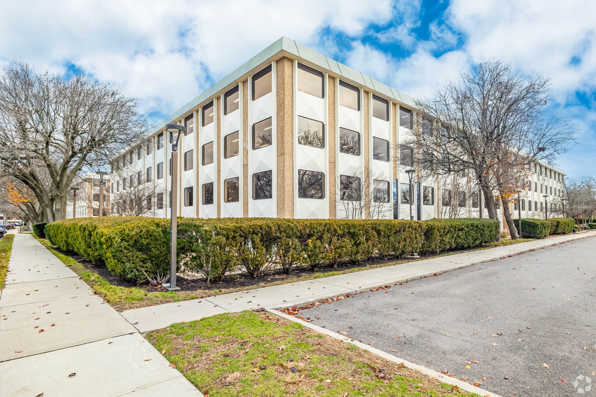 2 Huntington Quadrangle, Melville, NY à louer Photo du bâtiment- Image 1 de 8
