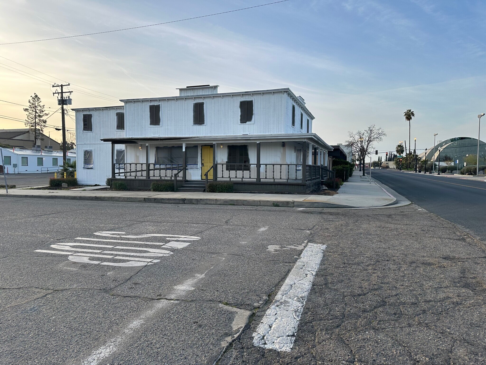 53 E Cleveland Ave, Porterville, CA à louer Photo du bâtiment- Image 1 de 6