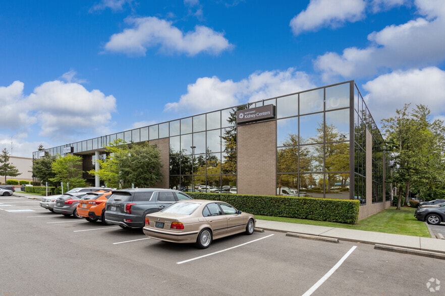 1010 SE Everett Mall Way, Everett, WA for lease - Building Photo - Image 2 of 5