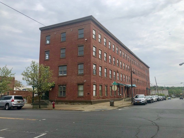 883 Broadway, Albany, NY à louer - Photo du bâtiment - Image 1 de 11