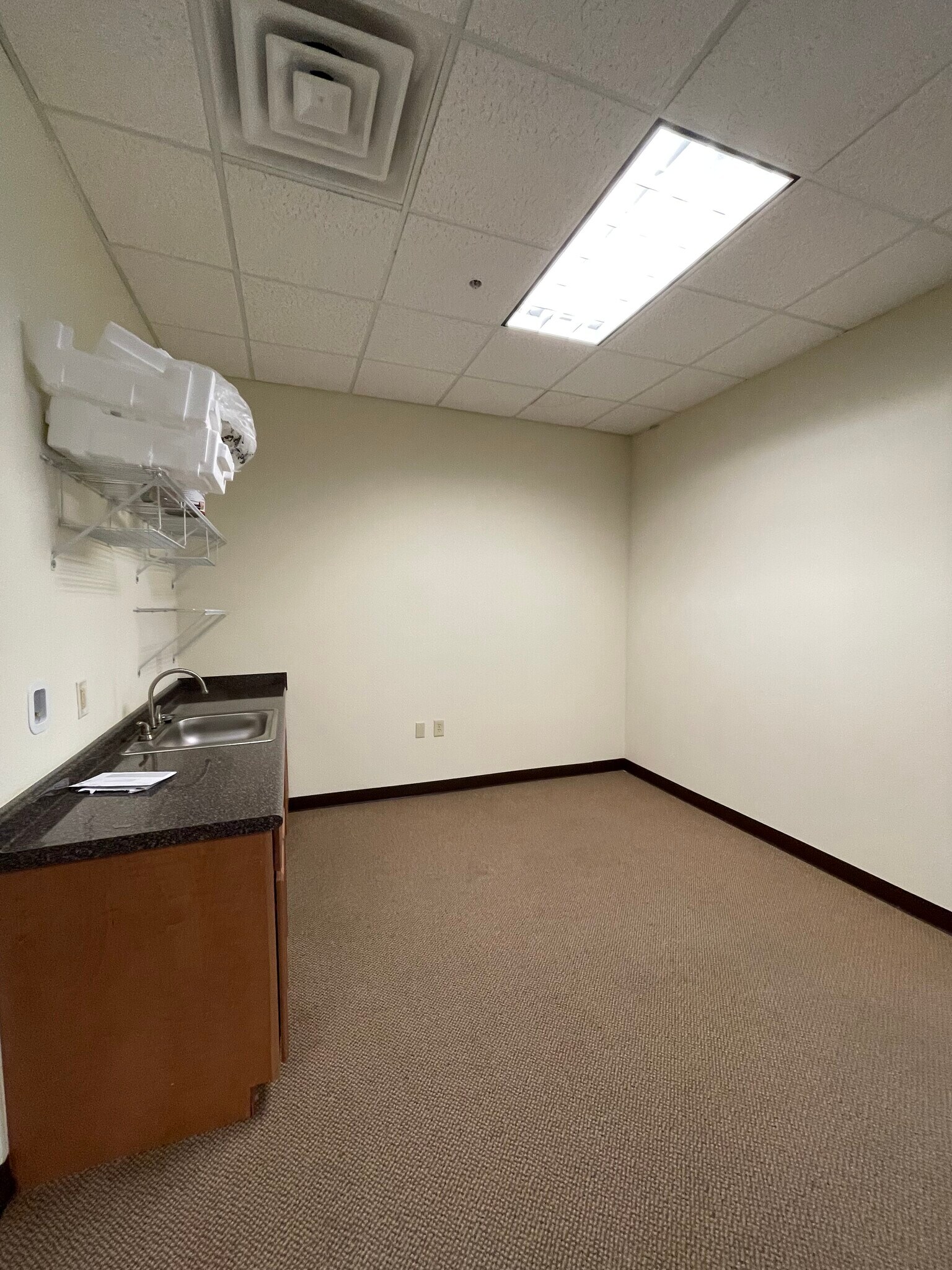 7560 Glenview Dr, Richland Hills, TX for lease Interior Photo- Image 1 of 8