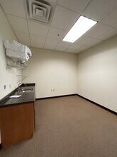7560 Glenview Dr, Richland Hills, TX for lease Interior Photo- Image 1 of 8