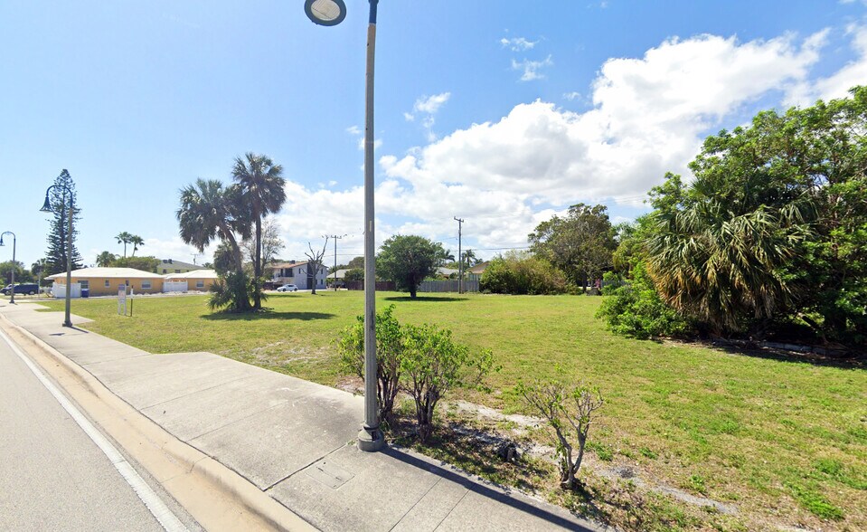 921-929 S Federal Hwy, Lake Worth, FL à vendre - Photo du bâtiment - Image 2 de 3