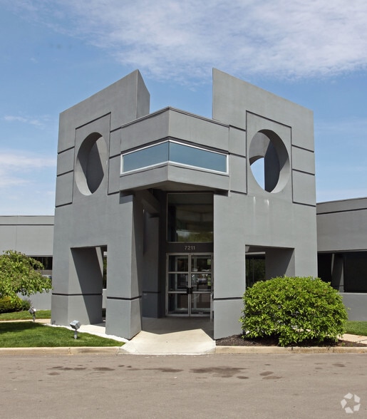 7211 N Main St, Dayton, OH à louer - Photo du bâtiment - Image 2 de 6