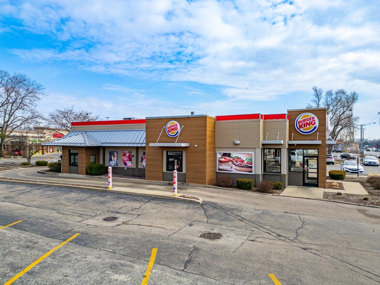 250 Virginia St, Crystal Lake, IL à vendre - Photo du bâtiment - Image 2 de 7