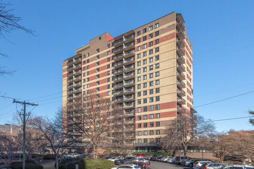 801 N Pitt St, Alexandria, VA à vendre - Photo du bâtiment - Image 1 de 7