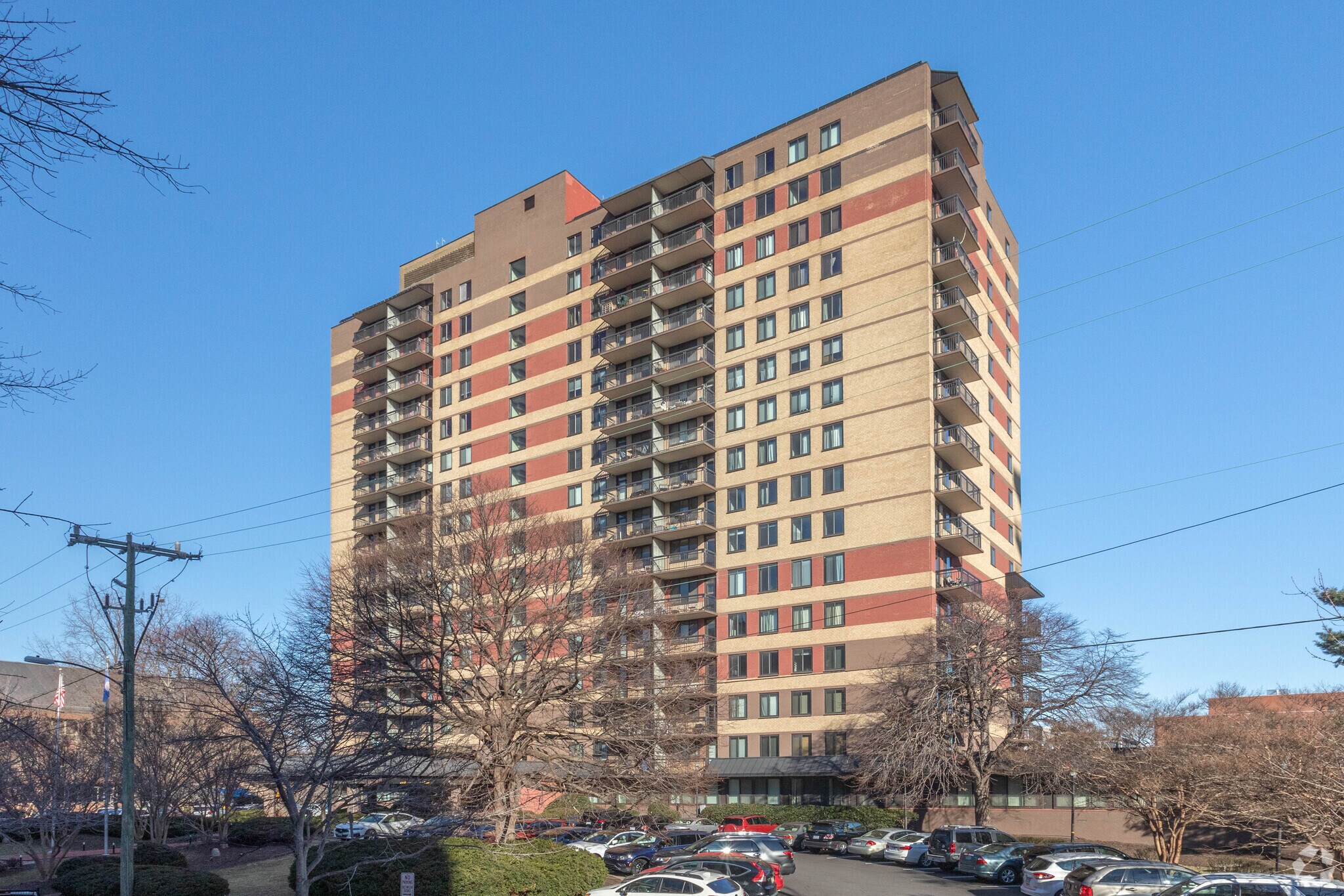801 N Pitt St, Alexandria, VA à vendre Photo du bâtiment- Image 1 de 8