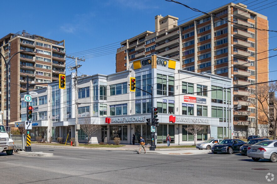 180 Pl De La Côte-Vertu, Montréal, QC à vendre - Photo principale - Image 1 de 1