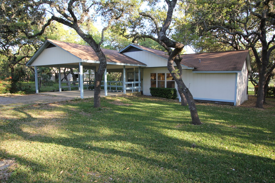 623 State Highway 46 E, Boerne, TX for lease - Primary Photo - Image 1 of 19