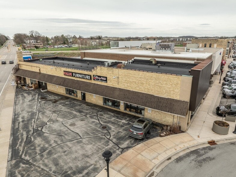 337 N Main St, West Bend, WI for lease - Building Photo - Image 1 of 4