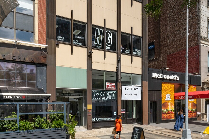 37 Union Sq W, New York, NY à louer - Photo du bâtiment - Image 3 de 5