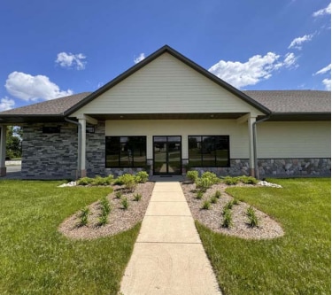 1202-1208 E Bluff Rd, Whitewater, WI à louer - Photo du bâtiment - Image 1 de 13