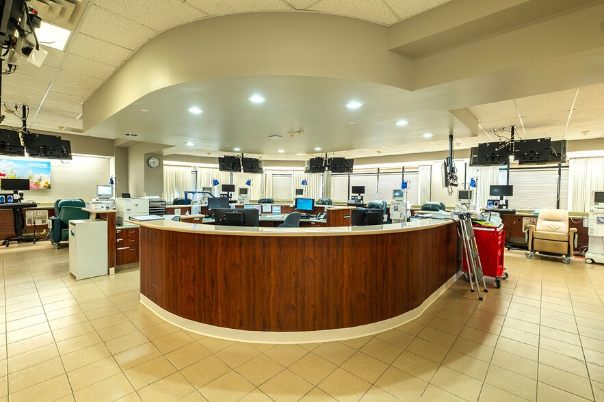 16417 Whittier Blvd, Whittier, CA à vendre - Photo du bâtiment - Image 3 de 5